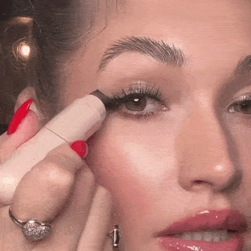 EYELINER STAMP 2-ÎN-1 – Codițe Perfecte în Câteva Secunde